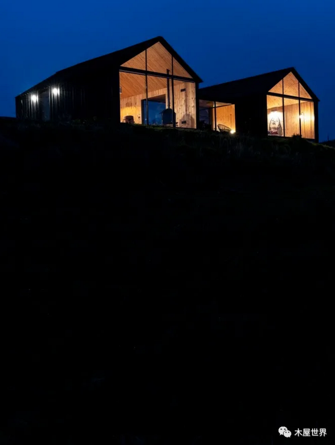 这座简陋而舒适的模块装配式建筑化小屋，荒野中惬意自然生活